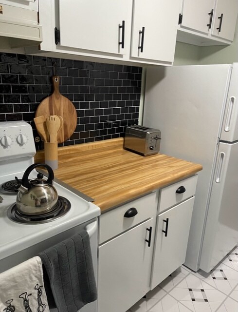 Plenty of space for cooking - 7 Oak Trl