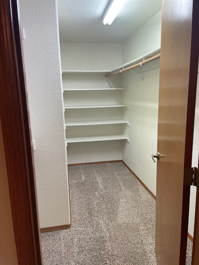 Building Photo - Quiet Peaceful 3 bedroom 2 bath Single Level home located in Central Point