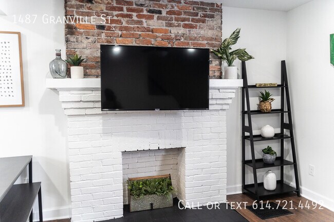 Building Photo - 1487 Granville St