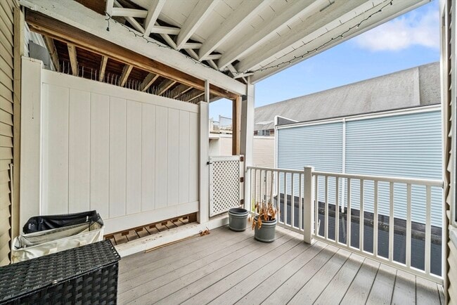 Building Photo - 293 W 2nd St