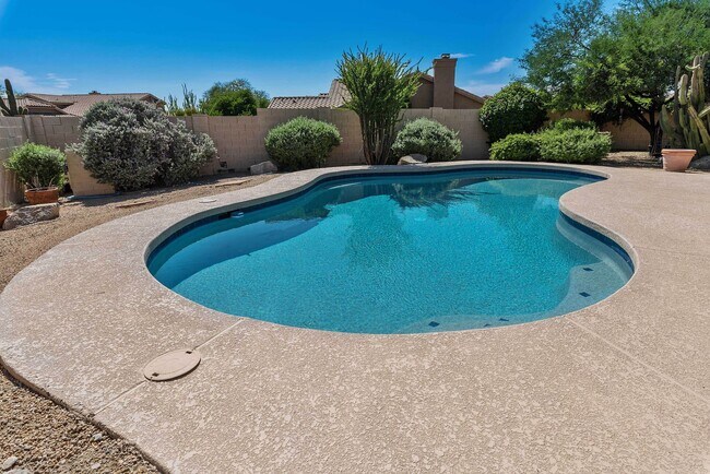 Building Photo - Ironwood Village - Completely Remodeled Interior, Single Level with Pool!