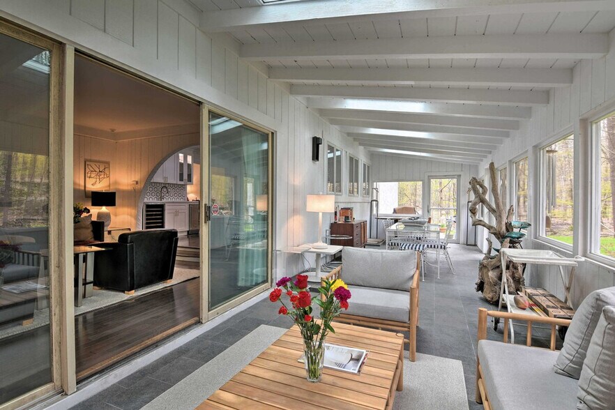 Building Photo - 28 Holiday Dr