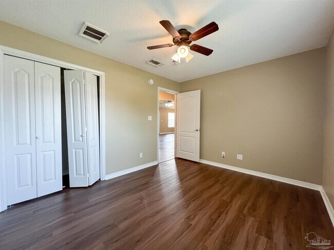 Building Photo - 5866 Chi Chi Cir