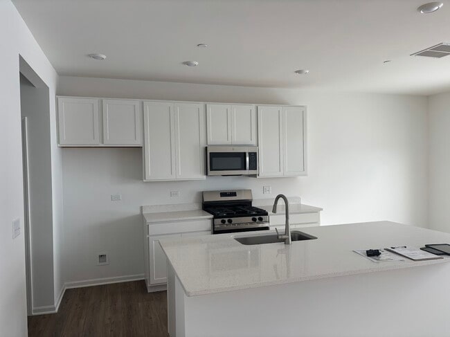 Building Photo - 12213 Dodwell St