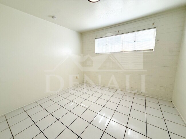 Building Photo - 7007 S 8th St