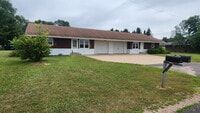 Building Photo - 3 Bedroom Duplex with Large Yard & Attache...