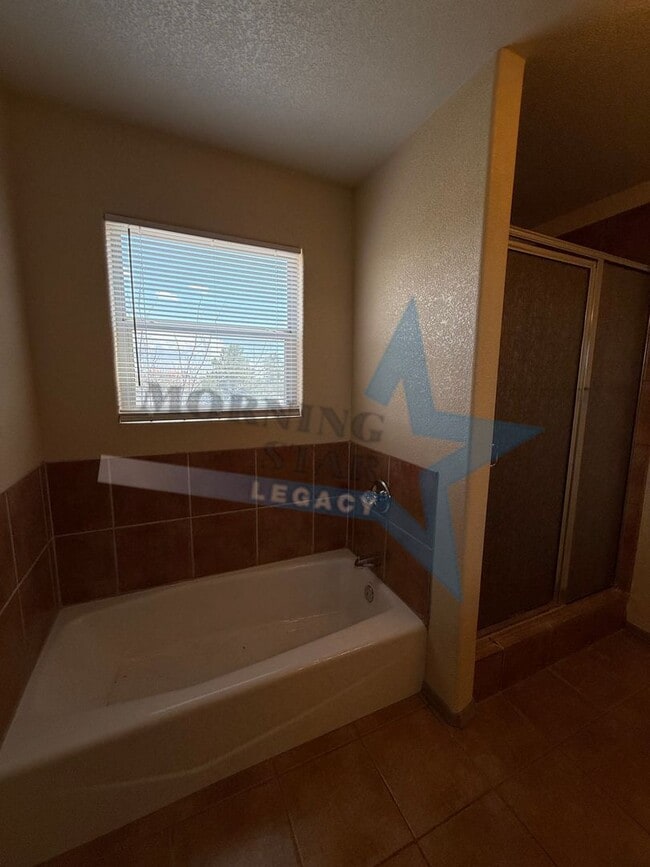 Building Photo - Cute Townhouse in Desirable Area- Close to...