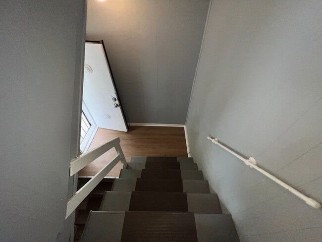 Building Photo - Freshly Renovated 5-Bedroom Home in South ...