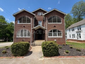 Building Photo - CHARMING 2 BEDROOM APT NEAR THE LOVELY MARYVILLE COLLEGE CAMPUS!!