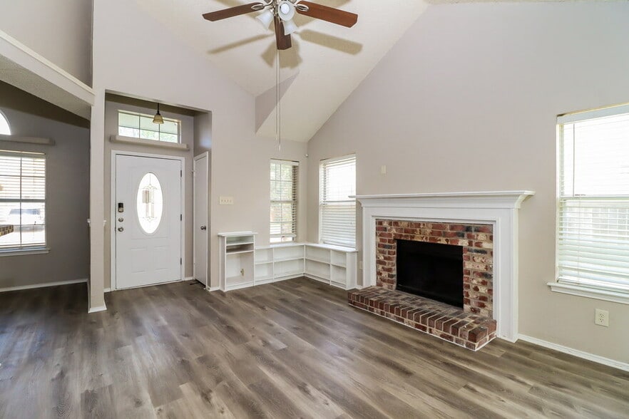 Building Photo - 8409 Tallahassee Ln