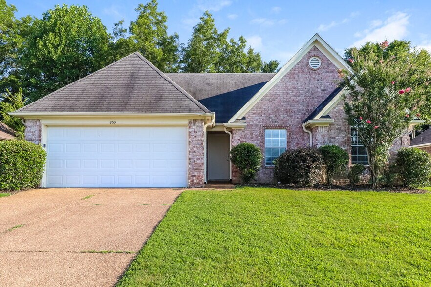 Primary Photo - 305 Village Dr