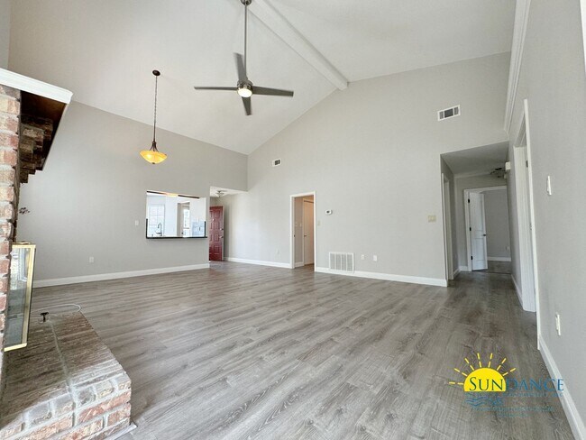 Building Photo - 417 Village Ct NW