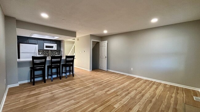 Building Photo - 6086 S Bay Dr