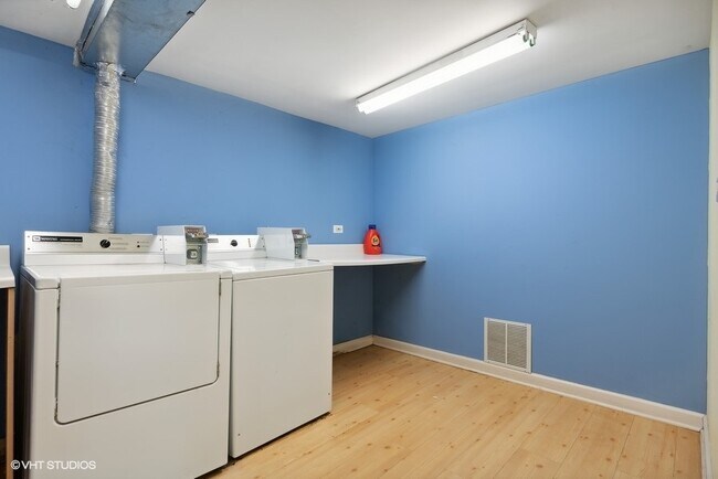Building Photo - 1310 W 18th St