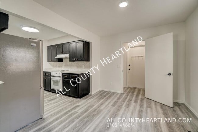 Building Photo - 10333 Fairfax Ln
