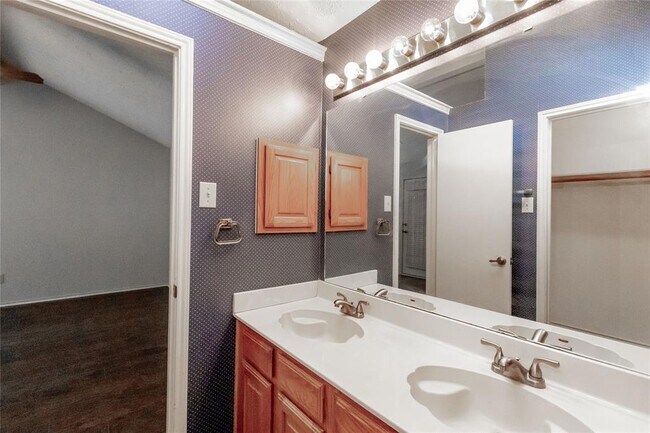 Building Photo - 2034 Creek Valley Ln