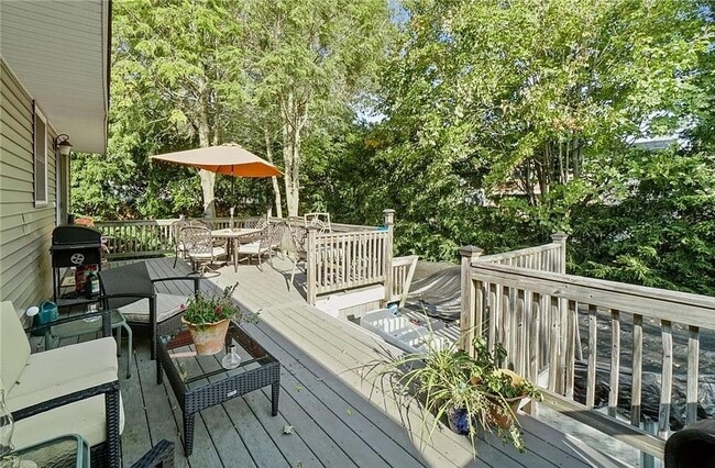 Building Photo - 3 Mary Dr