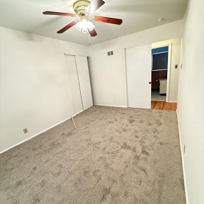 Building Photo - 3 Bedroom 2 BathHome