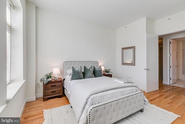 Building Photo - 1900 Hamilton St