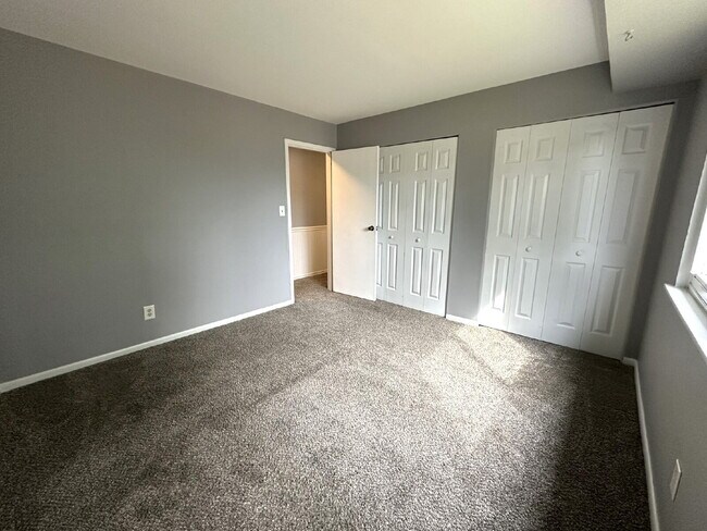 Building Photo - LEASE PENDING! Second Floor Condo in Reisterstown