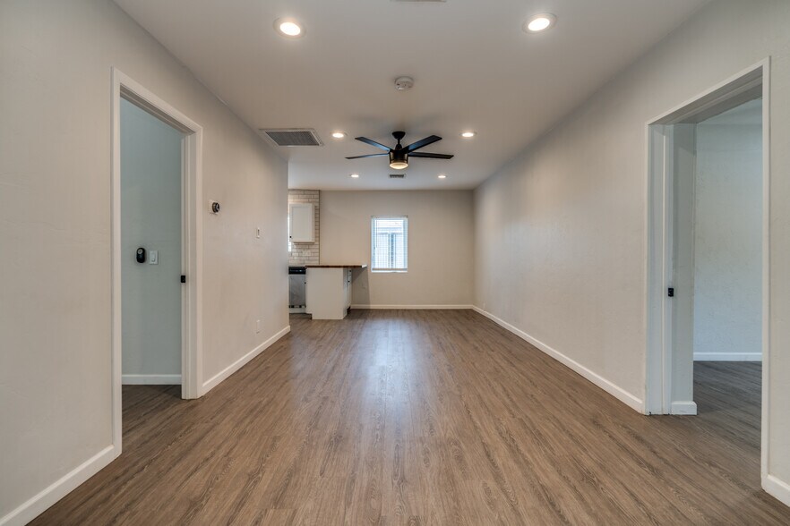 Building Photo - 1132 E Florita St