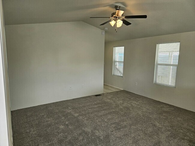 Building Photo - 415 N Akers St