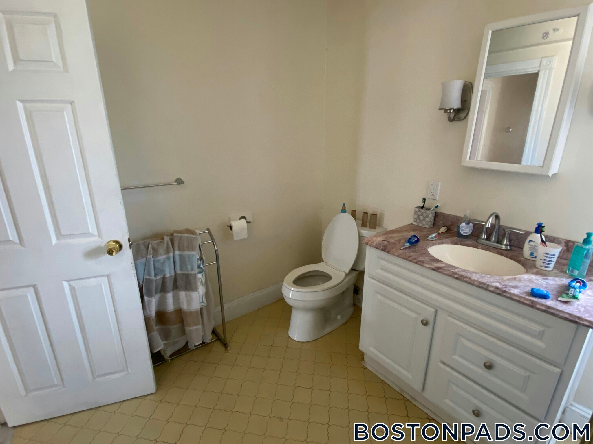 Building Photo - 354 Main St