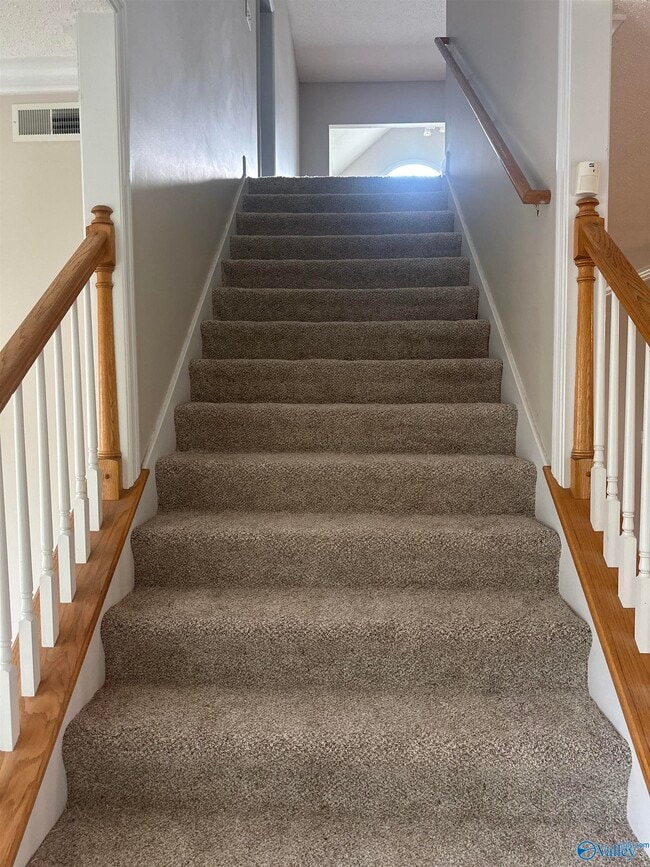 Building Photo - 129 Cannes Dr SE