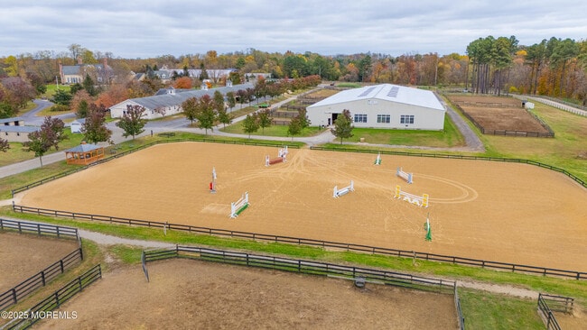 Building Photo - 52 Hill Rd