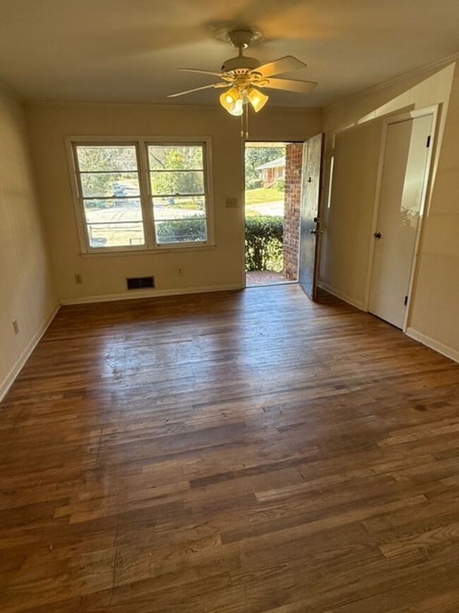 Building Photo - 10-12 Milledge Ct