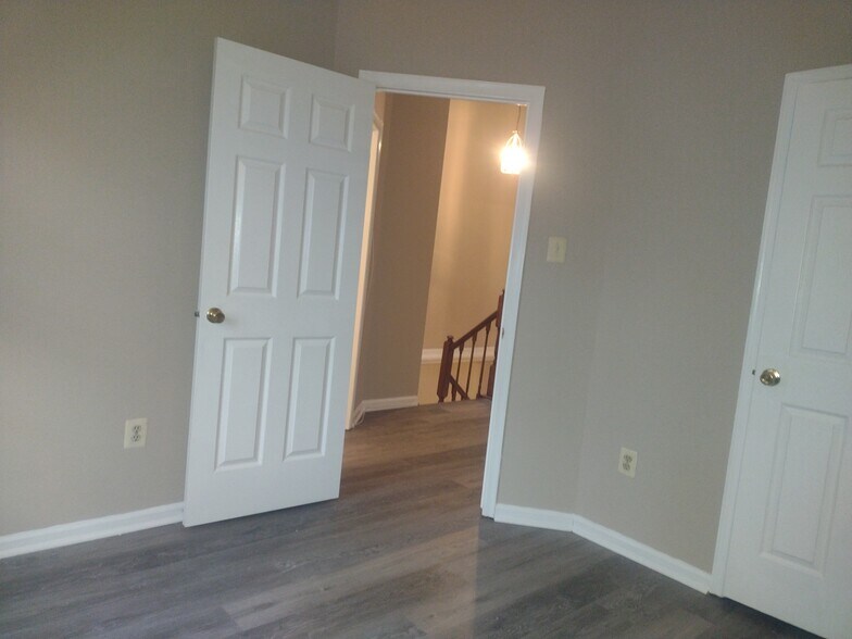 Building Photo - 7 Championship Ct