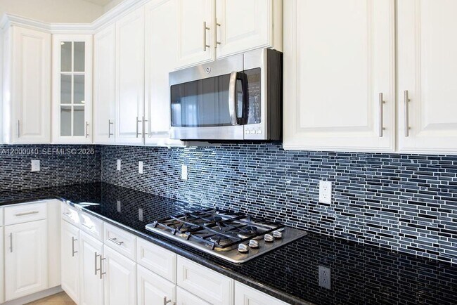 Building Photo - 8630 Lakeside Bnd