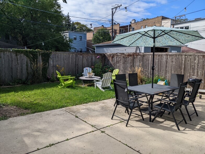 Building Photo - 3345 W Cullom Ave