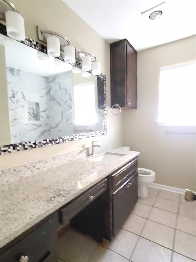 Building Photo - 910 Cottonbowl Dr
