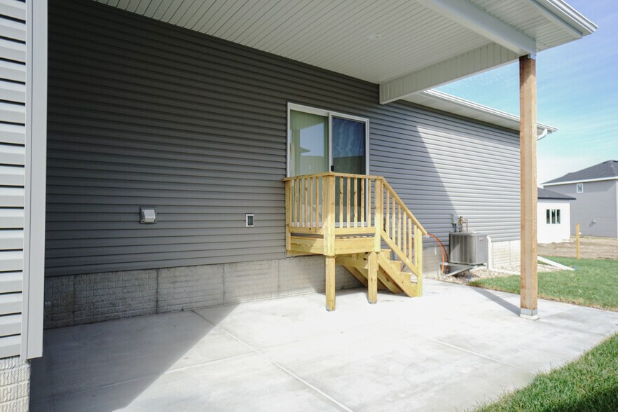 Building Photo - 8710 S 78th St