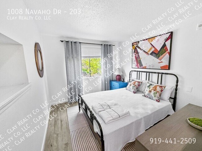 Building Photo - 1008 Navaho Dr