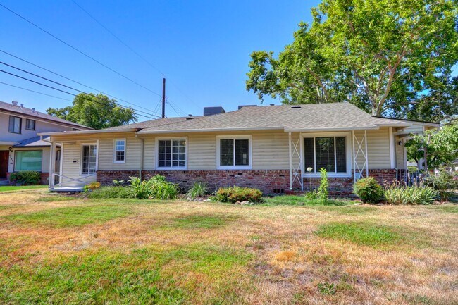 Building Photo - 5400-5402 Folsom Blvd