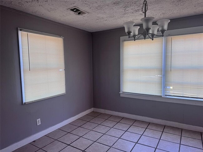 Building Photo - 1750 Yarbrough St