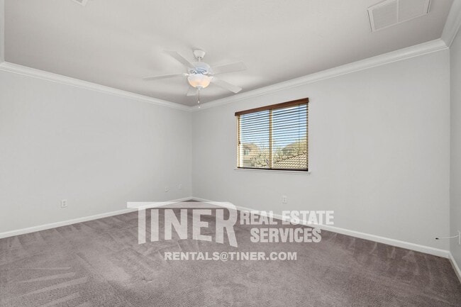 Building Photo - 1707 Grey Bunny Dr