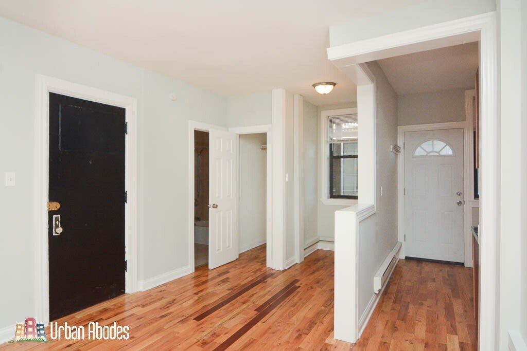 Building Photo - 4415 N Wolcott Ave