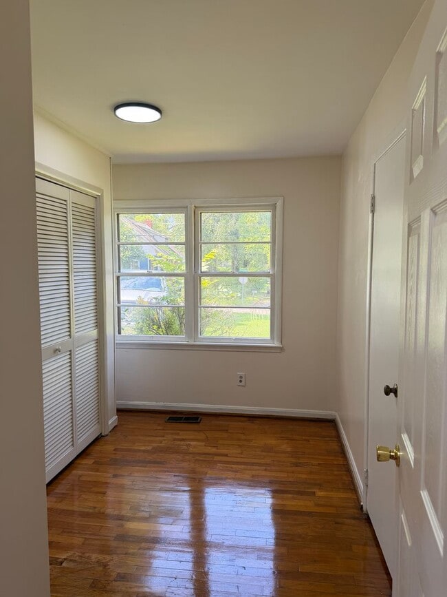 Building Photo - 808 W 32nd St