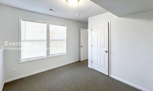 Building Photo - 1403 Rolling Dr