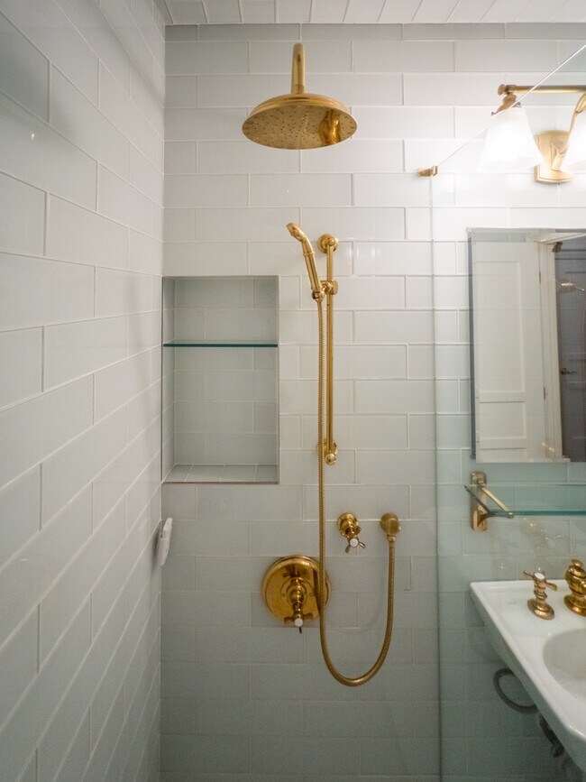 Building Photo - 316 W 83rd St