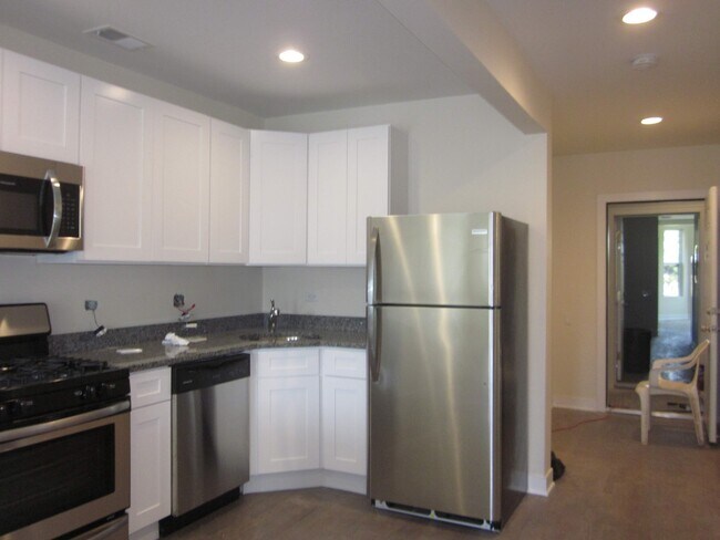 Building Photo - 2020 N Bissell St