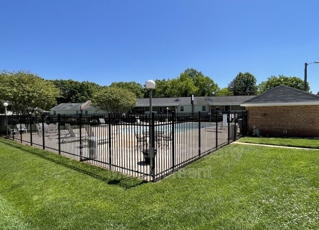 Building Photo - 4605 Coronado Dr