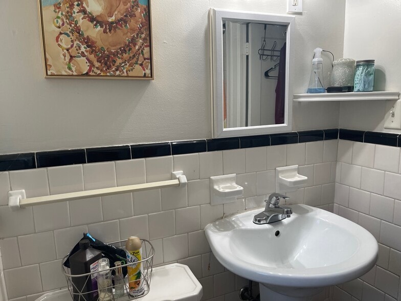 Bathroom - 138 W 51st St