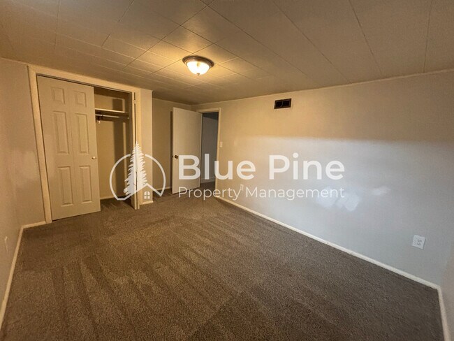 Building Photo - 1058 Mojave St