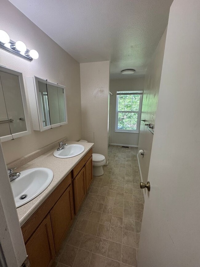 Building Photo - single family home