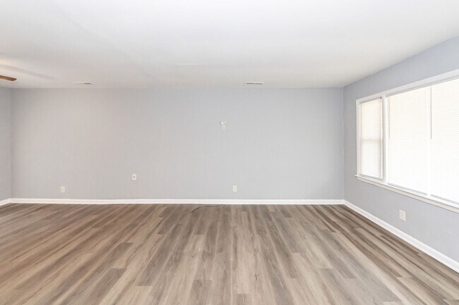 Building Photo - 2914 Charlene Dr