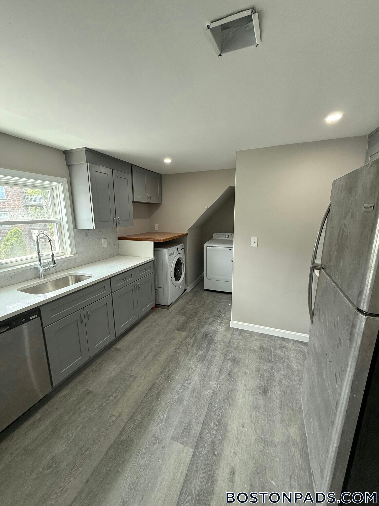 Building Photo - 16 Long Ave